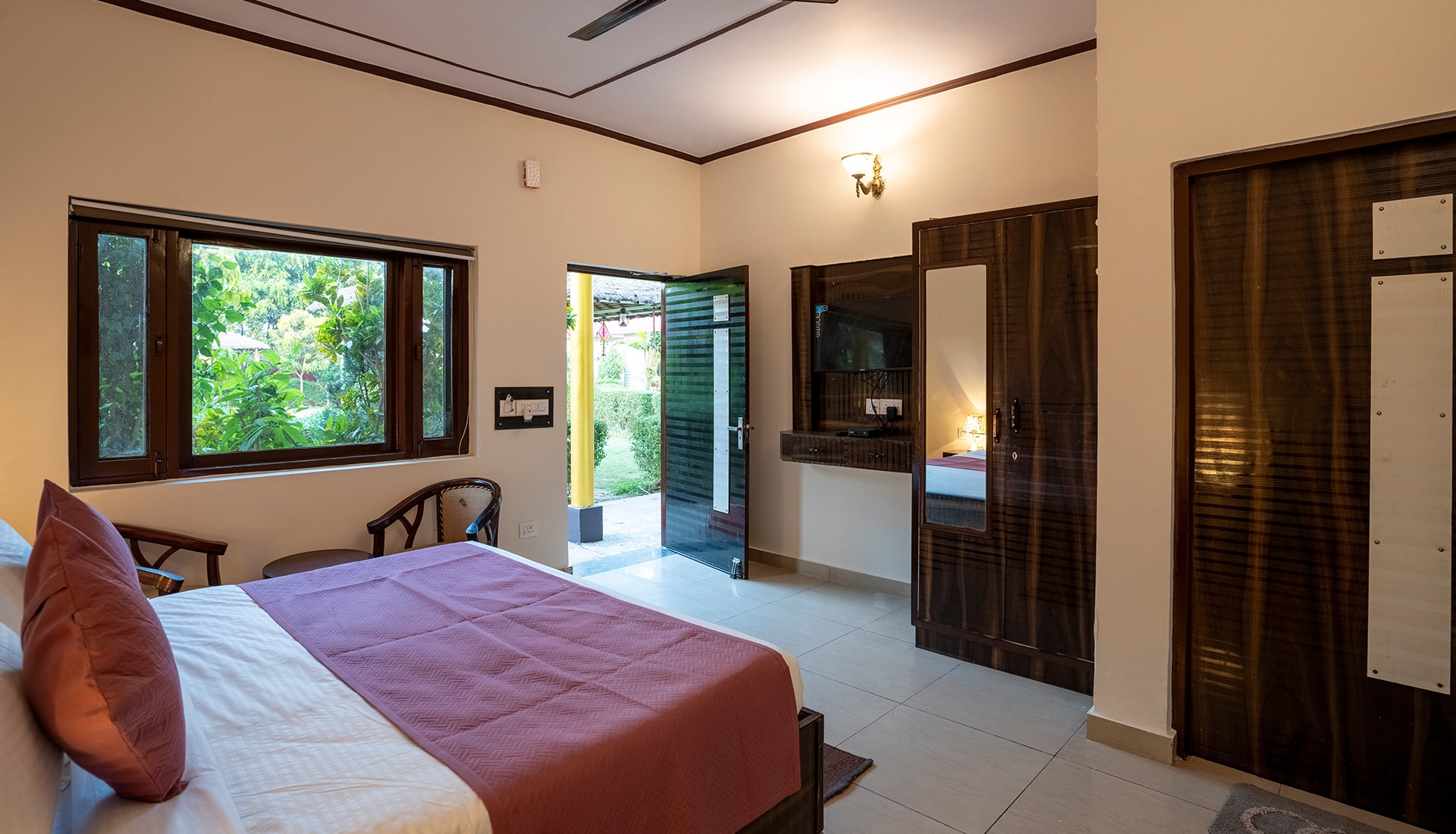 deluxe-room - Hotels Resorts In Jim Corbett